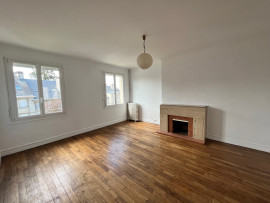 
                                                                                        Vente
                                                                                         APPARTEMENT 1ER ETAGE EN CENTRE VILLE
