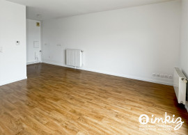 Vente
Appartement 2 pièces, balcon et parking