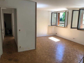 
                                                                                        Location
                                                                                         Appartement 2 pièces entièrement rénové