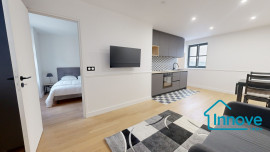 
                                                                                        Location
                                                                                         Appartement 2 pièces, entièrement rénové - Marché Notre Dam