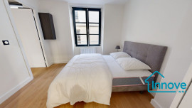 
                                                                                        Location
                                                                                         Appartement 2 pièces, entièrement rénové - Marché Notre Dam