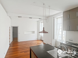 
                                                                                        Vente
                                                                                         Appartement 2 pièces hyper centre, calme, sur cour