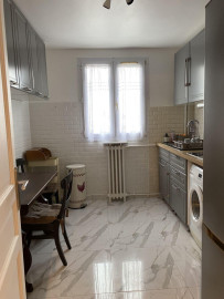 
                                                                                        Location
                                                                                         Appartement 2 pièces , lumineux entièrement rénové