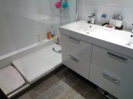 
                                                                                        Location
                                                                                         Appartement 2 pièces - refait à neuf