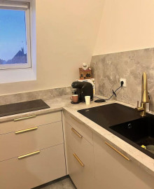 
                                                                                        Location
                                                                                         Appartement 2 pièces rénové avec terrasse