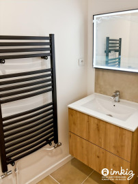 
                                                                                        Vente
                                                                                         Appartement 2 pièces traversant, avec dressing