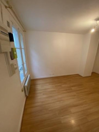 
                                                                                        Location
                                                                                         Appartement 2 pièces Versailles Chantiers