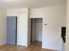 
                                                                                        Location
                                                                                         Appartement 2P de standing hyper centre