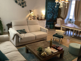 
                                                                                        Location
                                                                                         Appartement 3 p  97 m2  1 etage centre historique.