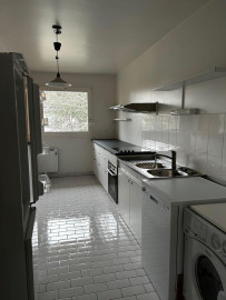 
                                                                                        Location
                                                                                         Appartement 3 pièces (74m2) au calme, lumineux !