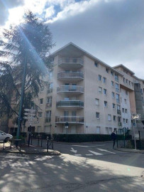 
                                                                                        Location
                                                                                         Appartement 3 pièces (74m2) au calme, lumineux !