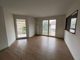 
                                                                                        Location
                                                                                         Appartement 3 pièces (74m2) au calme, lumineux !