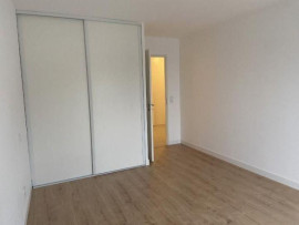 
                                                                                        Location
                                                                                         Appartement 3 pièces à Cenon avec loggia
