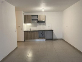 
                                                                                        Location
                                                                                         Appartement 3 pièces à Cenon avec loggia