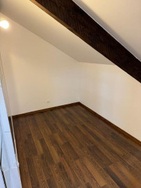 
                                                                                        Location
                                                                                         Appartement 3 pieces dernier étage