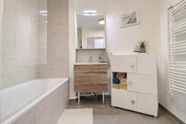 
                                                                                        Vente
                                                                                         Appartement 3 pièces lumineux, Proche métro 4