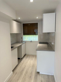 
                                                                                        Location
                                                                                         Appartement 3 pièces refait à neuf