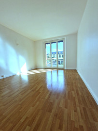 
                                                                                        Location
                                                                                         Appartement 3 pièces rénové de 63,87 m² — balcon, parking, résidence avec gardien