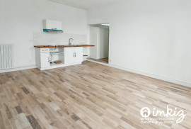 
                                                                                        Vente
                                                                                         Appartement 3 pièces renové, parking et grenier