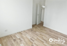 
                                                                                        Vente
                                                                                         Appartement 3 pièces renové, parking et grenier