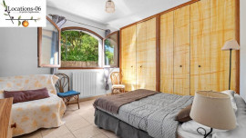 
                                                                                        Location
                                                                                         Appartement 3 pièces tout confort en villa