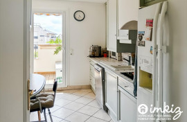 
                                                                                        Vente
                                                                                         Appartement 3 pièces, traversant, balcon, parking.
