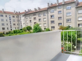 
                                                                                        Location
                                                                                         Appartement 3 pièces, traversant et lumineux