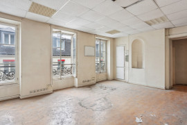 
                                                                                        Vente
                                                                                         Appartement 3 pièces traversant - Paris 8e