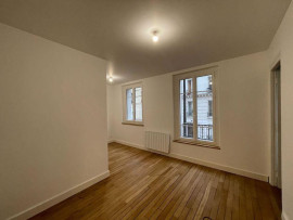 
                                                                                        Location
                                                                                         Appartement 35 m2 refait à neuf