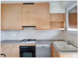 
                                                                                        Location
                                                                                         Appartement 4 pièces, calme avec espaces verts