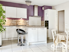 
                                                                                        Vente
                                                                                         Appartement 4 pièces proche de commodités et métro