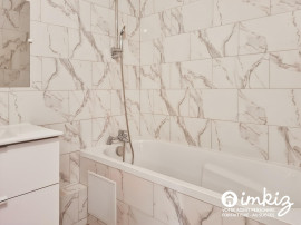 
                                                                                        Location
                                                                                         Appartement 4 pièces refait à neuf