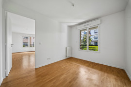 
                                                                                        Vente
                                                                                         Appartement 4 pièces - Suresnes