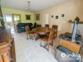 
                                                                                        Vente
                                                                                         Appartement 4 pièces traversant exposé Est Ouest.