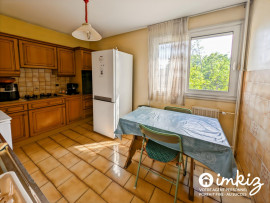 
                                                                                        Vente
                                                                                         Appartement 4 pièces traversant exposé Est Ouest.
