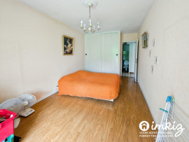 
                                                                                        Vente
                                                                                         Appartement 4 pièces traversant exposé Est Ouest.