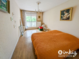 
                                                                                        Vente
                                                                                         Appartement 4 pièces traversant exposé Est Ouest.