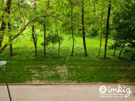 
                                                                                        Vente
                                                                                         Appartement 4 pièces traversant exposé Est Ouest.