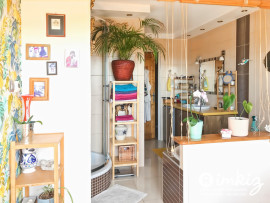 
                                                                                        Vente
                                                                                         Appartement 4 pièces ,vue dégagée sur mer, rénover