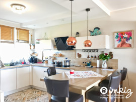 
                                                                                        Vente
                                                                                         Appartement 4 pièces ,vue dégagée sur mer, rénover