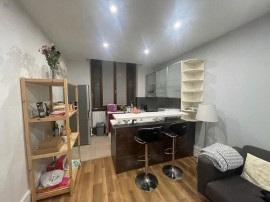 
                                                                                        Location
                                                                                         Appartement, 42m², 890€ - Lyon