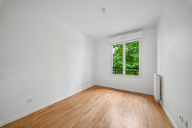 
                                                                                        Vente
                                                                                         Appartement 5 pièces avec balcon - Suresnes