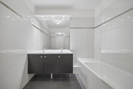 
                                                                                        Vente
                                                                                         Appartement 5 pièces avec balcon - Suresnes