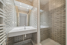 
                                                                                        Vente
                                                                                         Appartement 5 pièces avec balcon - Suresnes