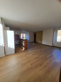 
                                                                                        Location
                                                                                         Appartement 5 Pièces Sarlat Centre
