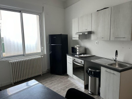 
                                                                                        Location
                                                                                         Appartement 50 m2  dans maison Nantaise -Contrie