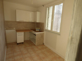 
                                                                                        Location
                                                                                         Appartement 52 m2 dans maison avec entree séparée