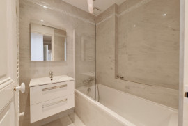 
                                                                                        Location
                                                                                         Appartement 6 pcs familial 154 m² 4 chambres