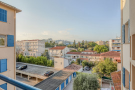 Location
Appartement 6 personnes – à 5 minutes des plages et de la gare (loyer tout inclus)