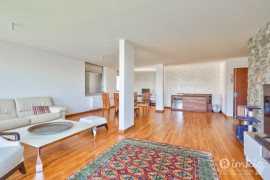 
                                                                                        Vente
                                                                                         Appartement 6 pièces